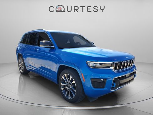 Used 2024 Jeep Grand Cherokee Overland w/ Advanced Protech Group III image 6