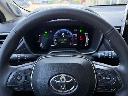 Used 2024 Toyota Corolla Cross XLE w/ Convenience Package AWD/4WD image 15