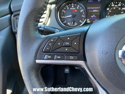 Used 2020 Nissan Rogue SV FWD image 19
