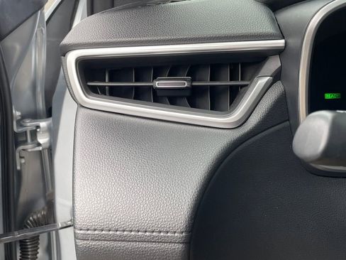 Used 2023 Toyota Corolla Cross XSE image 14