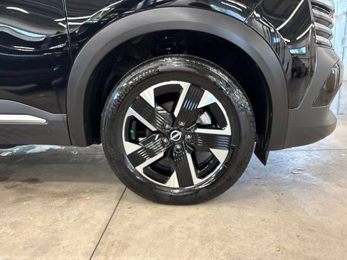 Used 2025 Nissan Kicks SV w/ SV Premium Package AWD/4WD image 29