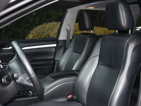 Used 2019 Toyota Highlander XLE image 12