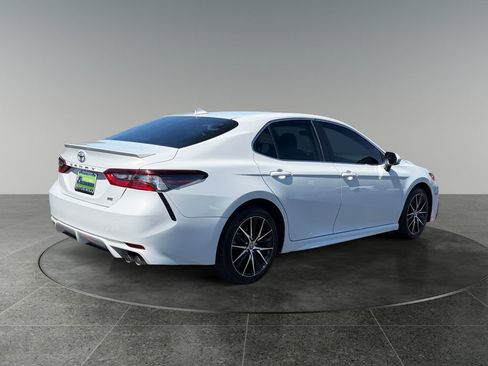 Used 2023 Toyota Camry SE w/ Cold Weather Package FWD image 10