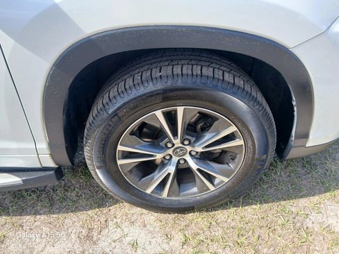 Used 2018 Toyota Highlander LE FWD image 20