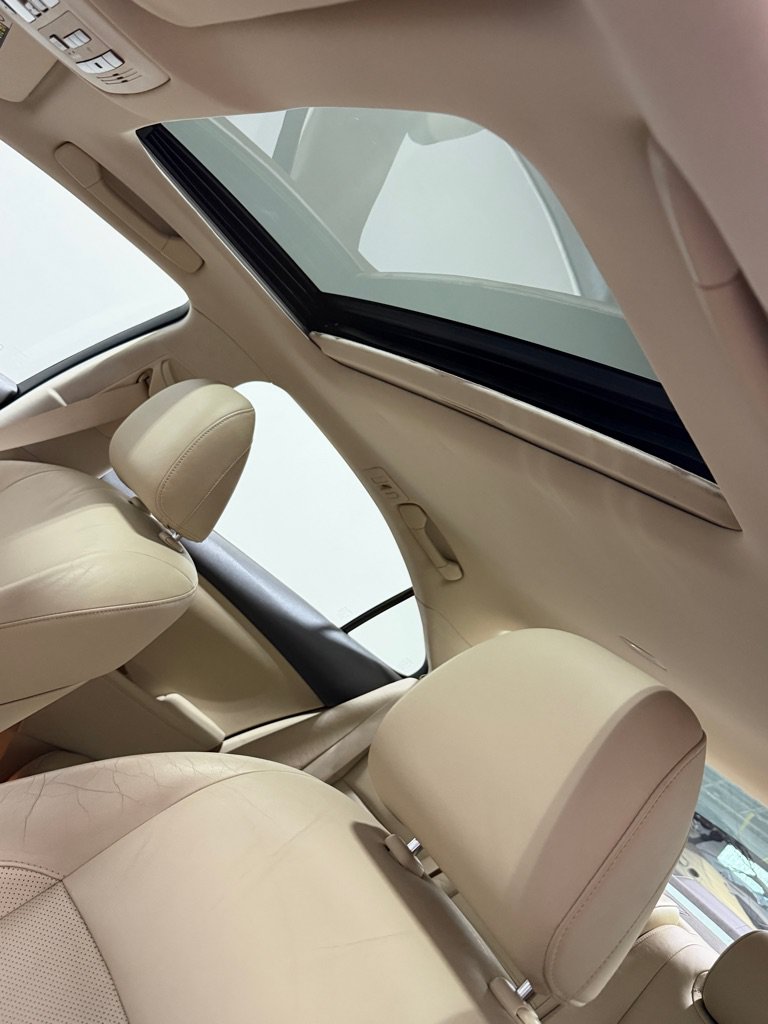 Used 2010 Lexus ES 350 w/ Preferred Accessory Package FWD image 16