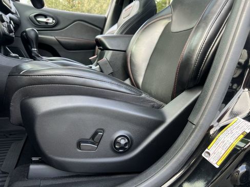 Used 2021 Jeep Cherokee Trailhawk w/ Sun, Sound & Nav Group image 15