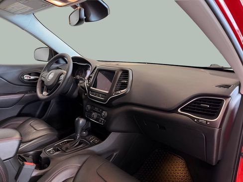 Used 2021 Jeep Cherokee Trailhawk w/ Technology Group AWD/4WD image 31