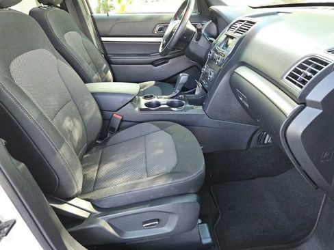 Used 2018 Ford Explorer XLT FWD image 15