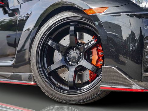 Used 2018 Nissan GT-R NISMO image 5