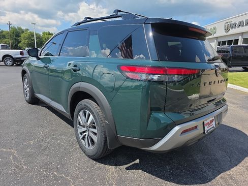 Used 2023 Nissan Pathfinder SL w/ Lighting Package (N92) FWD image 8