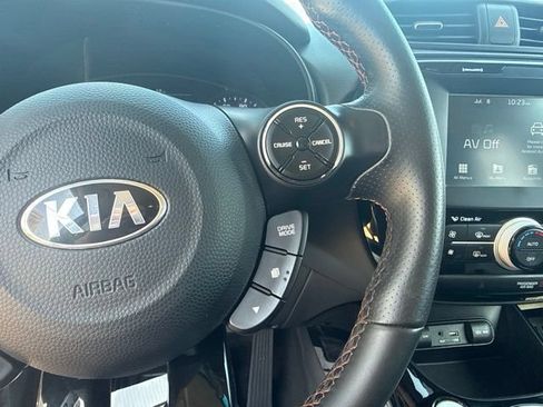 Used 2019 Kia Soul ! FWD image 17