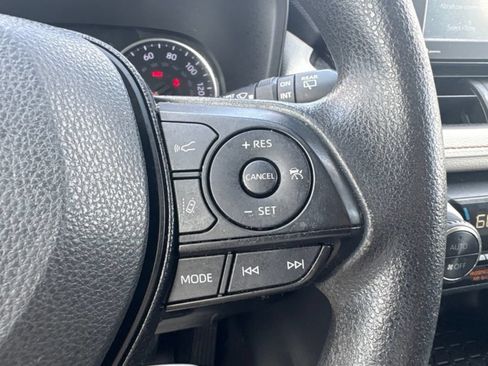 Used 2020 Toyota RAV4 XLE FWD image 9