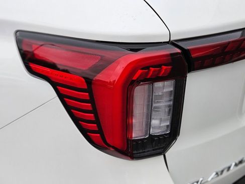 New 2026 Ford Explorer Platinum image 9