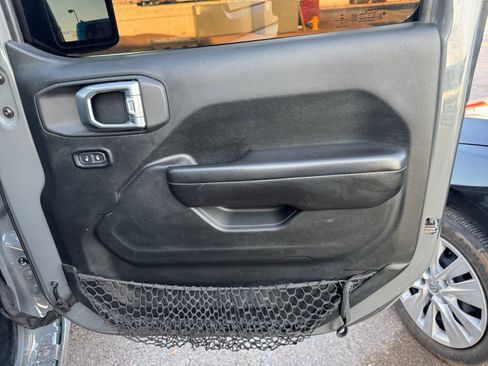 Used 2019 Jeep Wrangler Sport AWD/4WD image 28