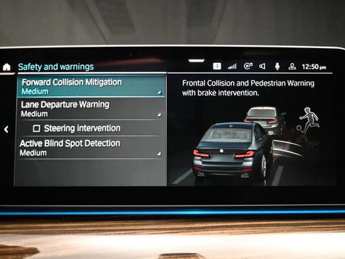 Used 2023 BMW 530e xDrive w/ Premium Package image 16