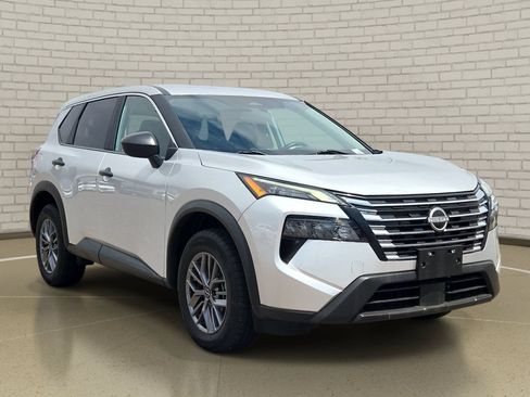 Certified 2024 Nissan Rogue S AWD/4WD image 3