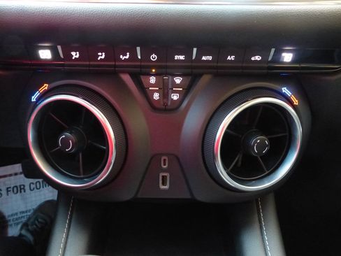 Used 2023 Chevrolet Blazer LT FWD image 32