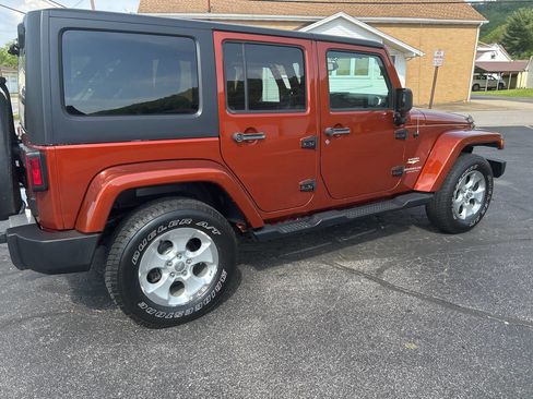 Used 2014 Jeep Wrangler Unlimited Sahara w/ Connectivity Group AWD/4WD image 13