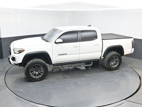Used 2019 Toyota Tacoma TRD Off-Road w/ Technology Package AWD/4WD image 34