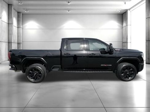 Used 2024 GMC Sierra 3500 AT4 w/ AT4 Premium Plus Package AWD/4WD image 9