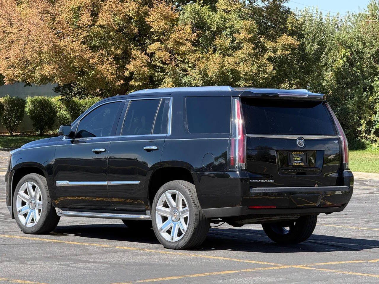 Used 2015 Cadillac Escalade Luxury AWD/4WD image 3