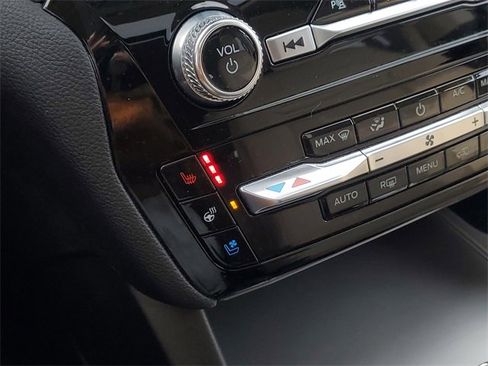 Certified 2022 Ford Explorer Limited w/ Limited Technology Package image 25