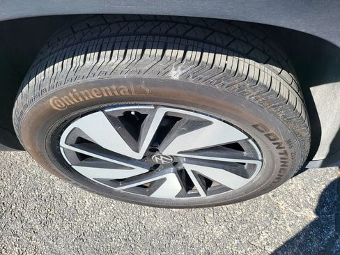 Used 2025 Volkswagen Atlas SE image 6