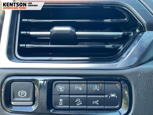 Used 2025 GMC Yukon XL Denali w/ Advanced Technology Package AWD/4WD image 21