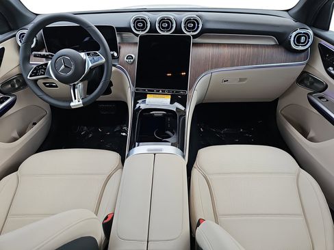 New 2026 Mercedes-Benz GLC 300 image 9