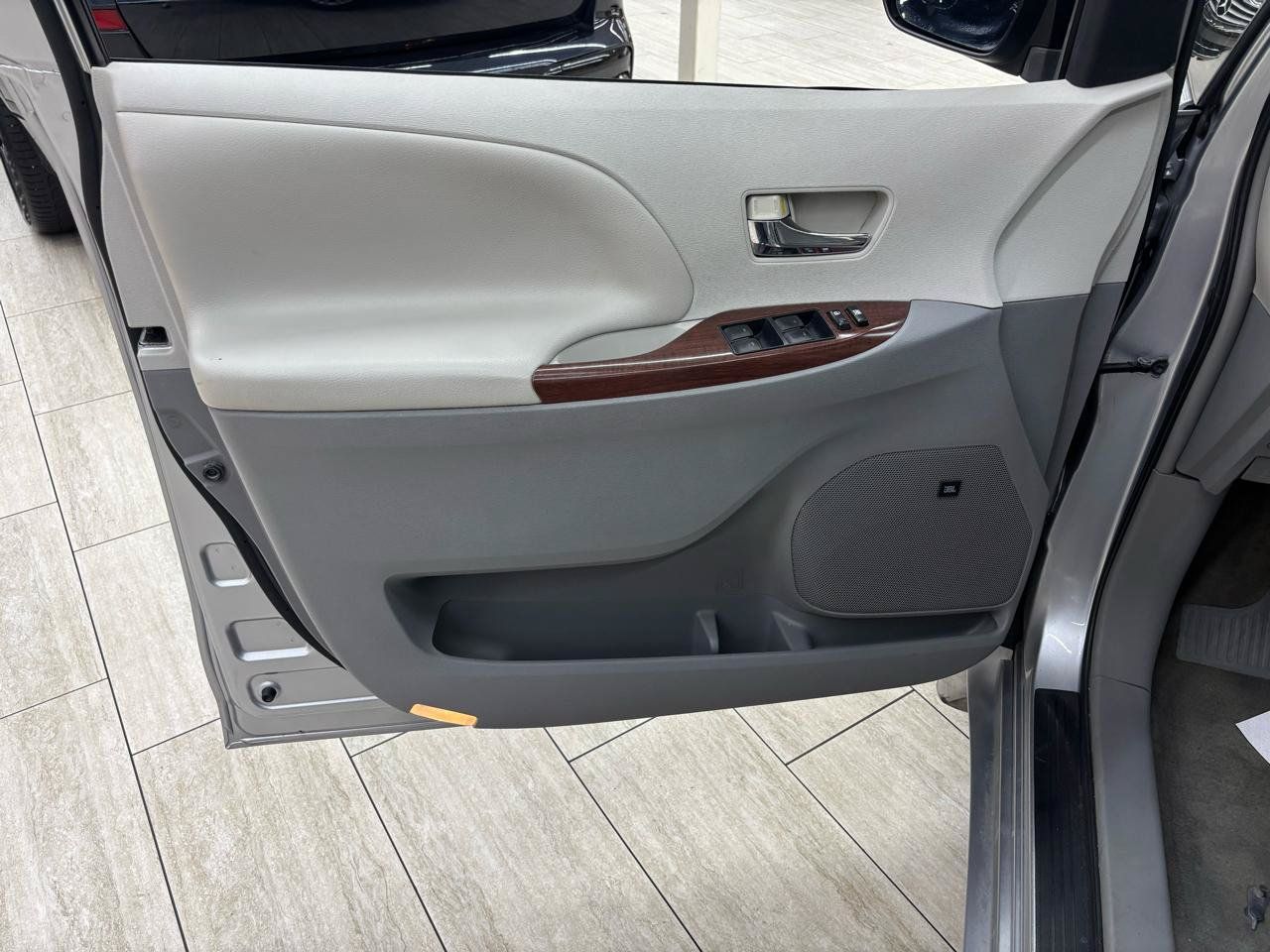 Used 2012 Toyota Sienna XLE w/ XLE Navigation Pkg FWD image 26