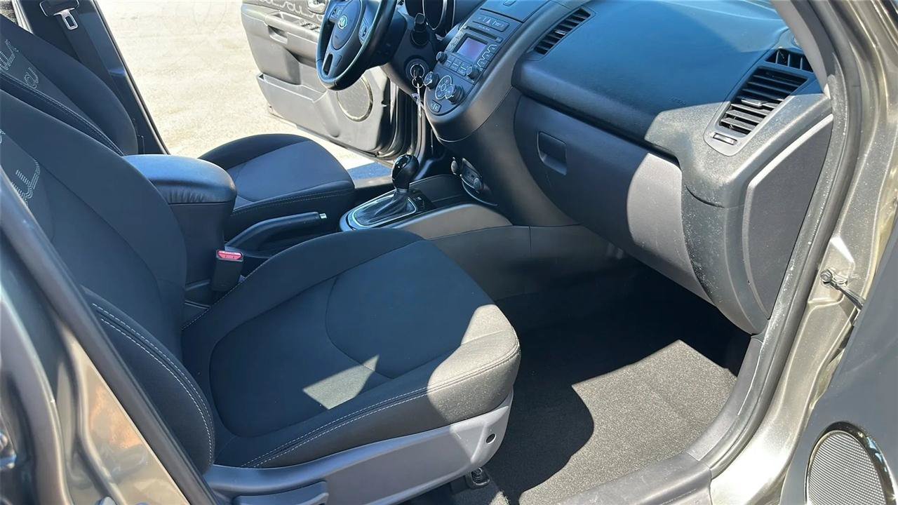 Used 2013 Kia Soul + FWD image 35