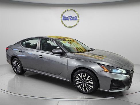 Used 2023 Nissan Altima 2.5 SV w/ SV Premium Package AWD/4WD image 7