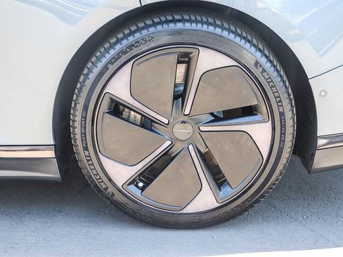 Used 2025 Lucid Air Pure RWD image 12