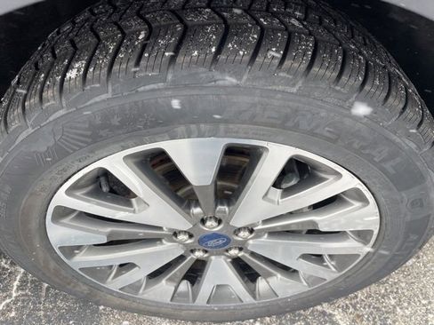 Used 2021 Ford Escape Titanium image 17