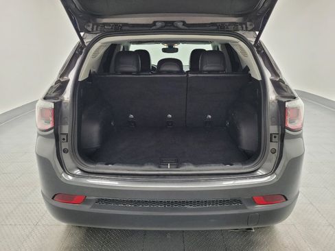 Used 2019 Jeep Compass Latitude FWD image 29