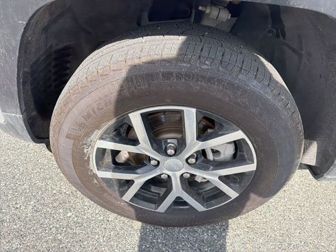 Used 2024 Jeep Grand Cherokee Limited w/ Luxury Tech Group II image 11