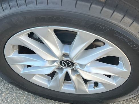 Used 2022 Toyota Corolla Cross LE image 17