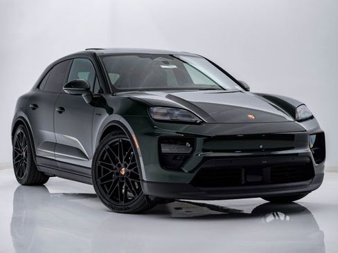 New 2026 Porsche Macan 4 Electric image 8