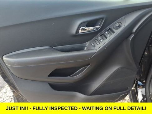 Used 2020 Chevrolet Trax LT w/ LT Convenience Package image 13