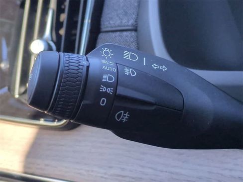 New 2026 Volvo XC90 B6 Plus w/ Protection Package Premier image 26