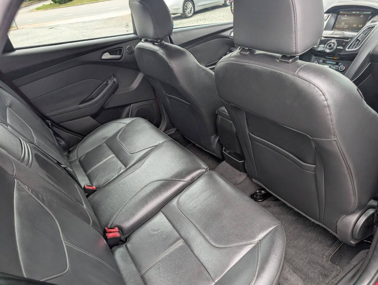 Used 2015 Ford Focus Titanium FWD image 22