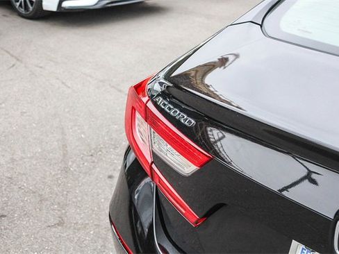 Used 2018 Honda Accord EX image 8