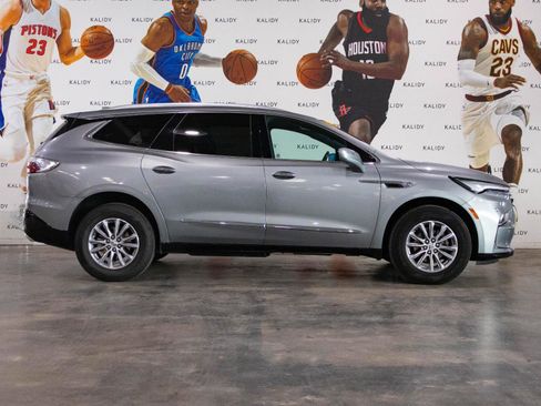 Used 2024 Buick Enclave Premium image 18