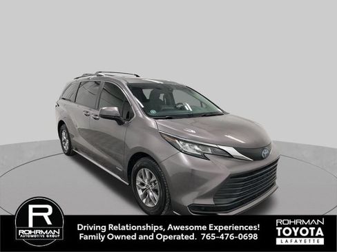 Used 2021 Toyota Sienna LE w/ LE Plus Package FWD image 9