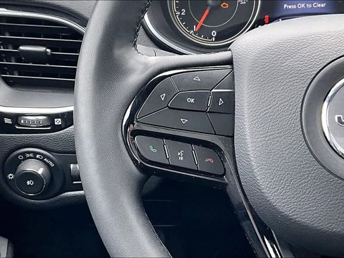 Used 2023 Jeep Cherokee Altitude Lux image 25