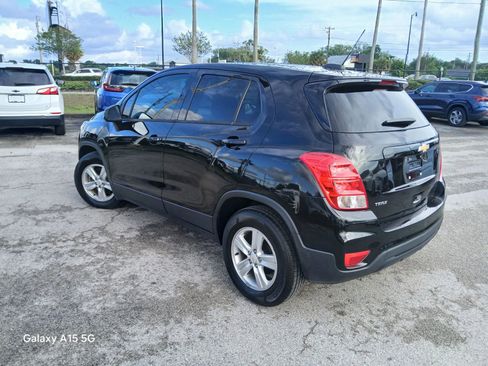 Used 2020 Chevrolet Trax LS w/ Tint and Cruise Package FWD image 4