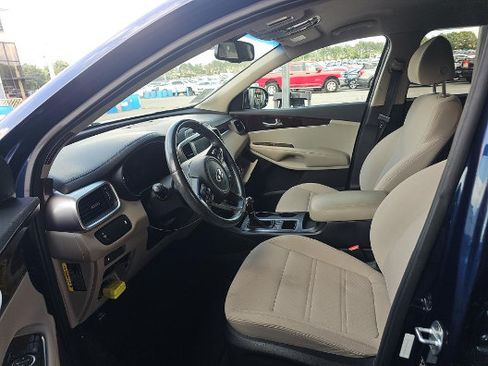 Used 2018 Kia Sorento FWD image 4