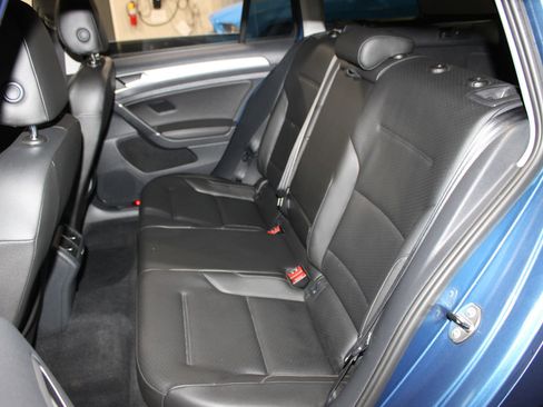 Used 2016 Volkswagen Golf Limited Edition image 25