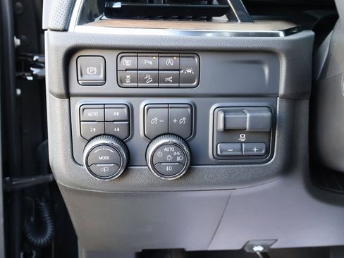 New 2025 Chevrolet Suburban High Country image 13