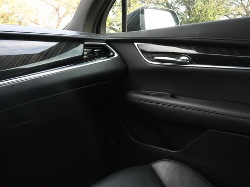 Used 2022 Cadillac XT6 Premium Luxury image 8